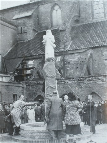 Onthulling van het gevallenenmonument op 10 april 1950